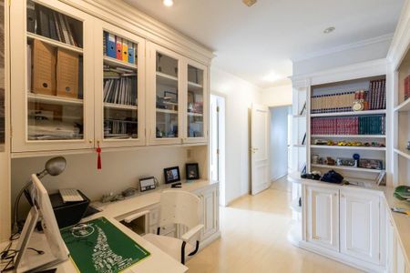 Apartamento à venda com 315m², 4 quartos e 5 vagasEscritório de Passagem