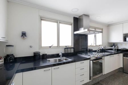 Apartamento à venda com 315m², 4 quartos e 5 vagasCozinha