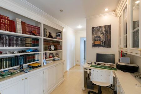 Apartamento à venda com 315m², 4 quartos e 5 vagasEscritório de Passagem