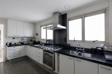 Apartamento à venda com 315m², 4 quartos e 5 vagasCozinha