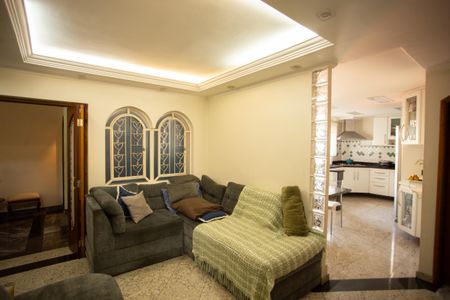 Casa à venda com 660m², 4 quartos e 4 vagasSala