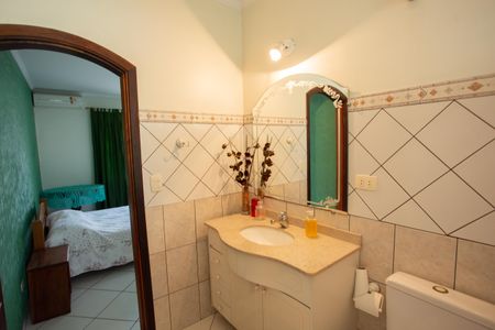 Casa à venda com 660m², 4 quartos e 4 vagasBanheiro da Suíte 1