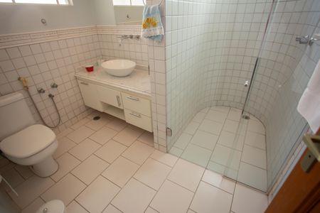 Casa à venda com 660m², 4 quartos e 4 vagasBanheiro da Suíte 3