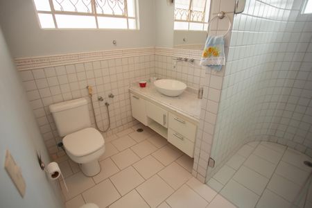 Casa à venda com 660m², 4 quartos e 4 vagasBanheiro da Suíte 3