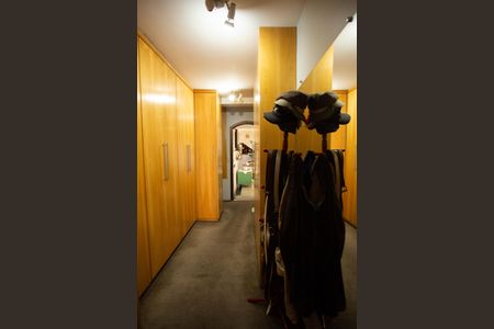 Casa à venda com 660m², 4 quartos e 4 vagasSuíte 2