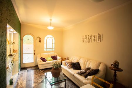 Casa à venda com 660m², 4 quartos e 4 vagasSala