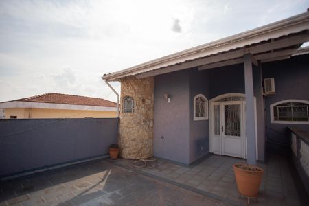 Casa à venda com 660m², 4 quartos e 4 vagasSuíte 3 Varanda