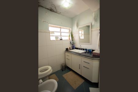 Casa à venda com 660m², 4 quartos e 4 vagasBanheiro da Suíte 2