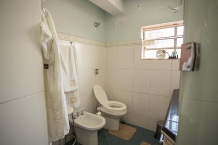 Casa à venda com 660m², 4 quartos e 4 vagasBanheiro da Suíte 2