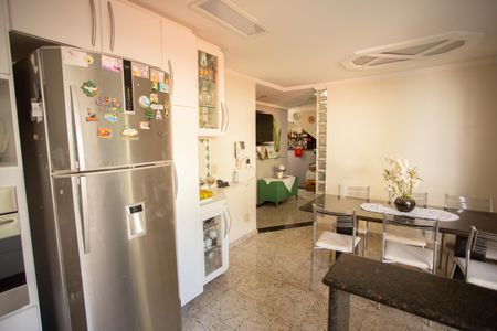 Casa à venda com 660m², 4 quartos e 4 vagasCozinha