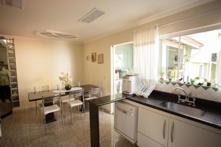 Casa à venda com 660m², 4 quartos e 4 vagasCozinha