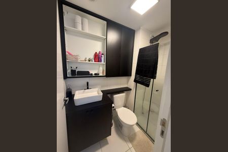 Banheiro de apartamento para alugar com 1 quarto, 26m² em Jardim Itacolomi, São Paulo