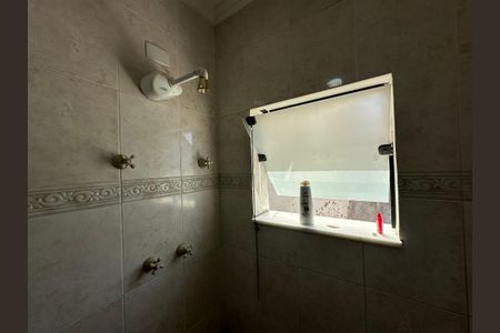 Casa à venda com 210m², 4 quartos e 4 vagas Casa à venda com 210m², 4 quartos e 4 vagasBanheiro Suíte 1