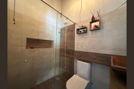 Casa à venda com 210m², 4 quartos e 4 vagas Casa à venda com 210m², 4 quartos e 4 vagasBanheiro Suíte 2