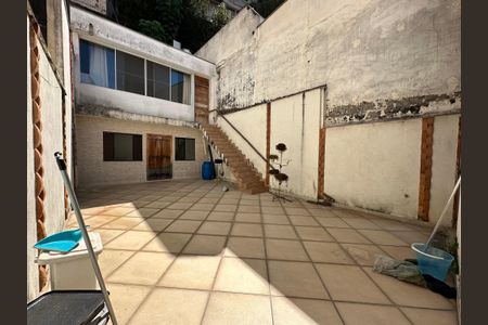 Casa à venda com 210m², 4 quartos e 4 vagas Casa à venda com 210m², 4 quartos e 4 vagasQuintal