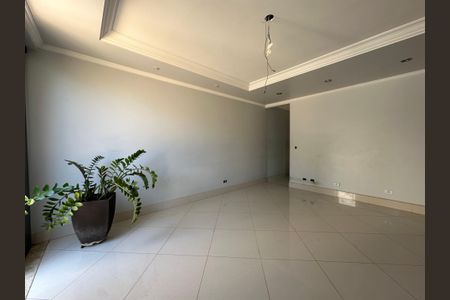 Casa à venda com 210m², 4 quartos e 4 vagas Casa à venda com 210m², 4 quartos e 4 vagasSala