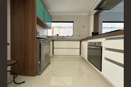 Casa à venda com 210m², 4 quartos e 4 vagas Casa à venda com 210m², 4 quartos e 4 vagasCozinha