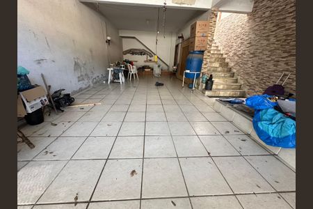 Casa à venda com 210m², 4 quartos e 4 vagas Casa à venda com 210m², 4 quartos e 4 vagasGaragem