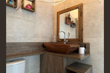 Casa à venda com 210m², 4 quartos e 4 vagas Casa à venda com 210m², 4 quartos e 4 vagasBanheiro Suíte 2