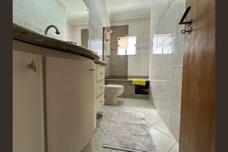 Casa à venda com 210m², 4 quartos e 4 vagas Casa à venda com 210m², 4 quartos e 4 vagasBanheiro Suíte 1