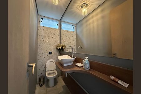 Casa à venda com 210m², 4 quartos e 4 vagas Casa à venda com 210m², 4 quartos e 4 vagasLavabo