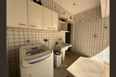 Casa à venda com 210m², 4 quartos e 4 vagas Casa à venda com 210m², 4 quartos e 4 vagasÁrea de Serviço