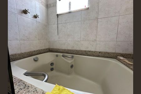 Casa à venda com 210m², 4 quartos e 4 vagas Casa à venda com 210m², 4 quartos e 4 vagasBanheiro Suíte 1