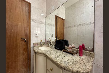 Casa à venda com 210m², 4 quartos e 4 vagas Casa à venda com 210m², 4 quartos e 4 vagasBanheiro Suíte 1