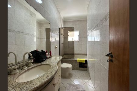 Casa à venda com 210m², 4 quartos e 4 vagas Casa à venda com 210m², 4 quartos e 4 vagasBanheiro Suíte 1