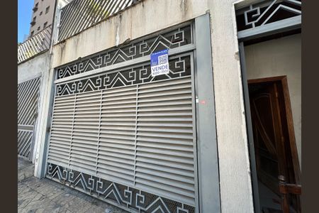 Casa à venda com 210m², 4 quartos e 4 vagas Casa à venda com 210m², 4 quartos e 4 vagasFachada