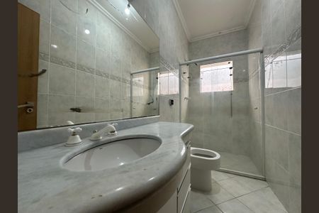 Casa à venda com 210m², 4 quartos e 4 vagas Casa à venda com 210m², 4 quartos e 4 vagasBanheiro Social