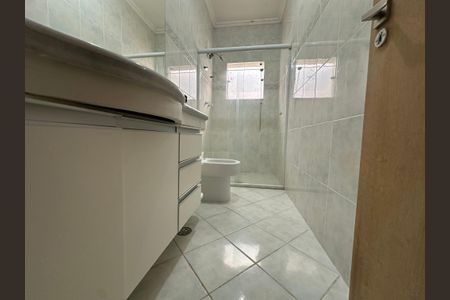 Casa à venda com 210m², 4 quartos e 4 vagas Casa à venda com 210m², 4 quartos e 4 vagasBanheiro Social