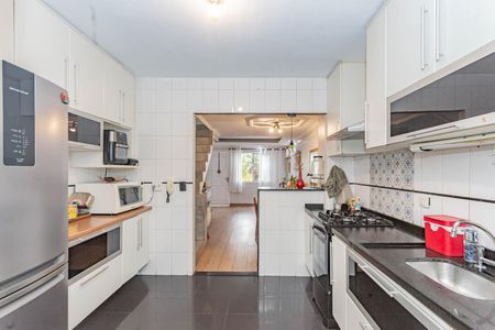 Casa de condomínio à venda com 120m², 4 quartos e 2 vagasCozinha