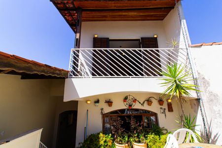 Casa à venda com 143m², 4 quartos e 2 vagas Casa à venda com 143m², 4 quartos e 2 vagasÁrea externa