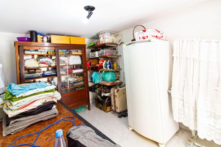 Casa à venda com 143m², 4 quartos e 2 vagas Casa à venda com 143m², 4 quartos e 2 vagasEscritório