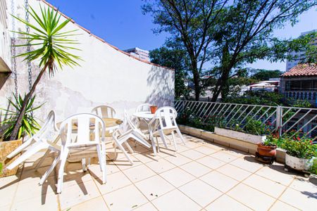 Casa à venda com 143m², 4 quartos e 2 vagas Casa à venda com 143m², 4 quartos e 2 vagasÁrea externa