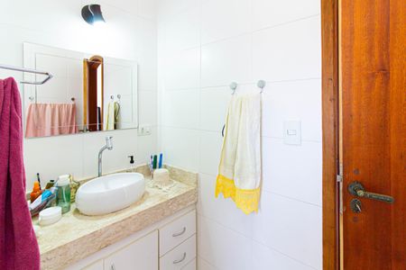 Casa à venda com 143m², 4 quartos e 2 vagas Casa à venda com 143m², 4 quartos e 2 vagasBanheiro da Suíte 2