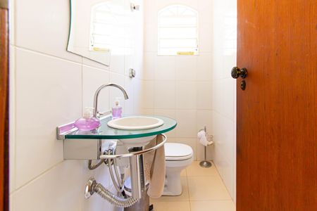 Casa à venda com 143m², 4 quartos e 2 vagas Casa à venda com 143m², 4 quartos e 2 vagasLavabo