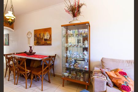 Casa à venda com 143m², 4 quartos e 2 vagas Casa à venda com 143m², 4 quartos e 2 vagasSala