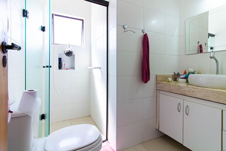 Casa à venda com 143m², 4 quartos e 2 vagas Casa à venda com 143m², 4 quartos e 2 vagasBanheiro da Suíte 2