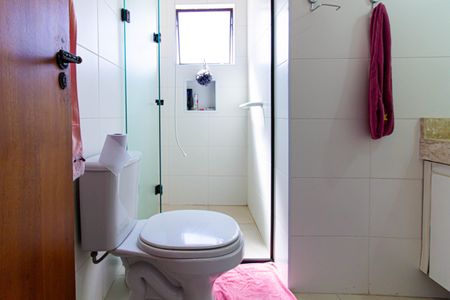 Casa à venda com 143m², 4 quartos e 2 vagas Casa à venda com 143m², 4 quartos e 2 vagasBanheiro da Suíte 2