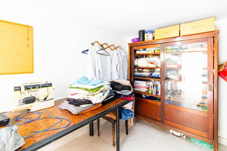 Casa à venda com 143m², 4 quartos e 2 vagas Casa à venda com 143m², 4 quartos e 2 vagasEscritório