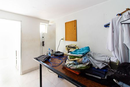 Casa à venda com 143m², 4 quartos e 2 vagas Casa à venda com 143m², 4 quartos e 2 vagasEscritório