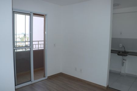 Sala de apartamento para alugar com 2 quartos, 42m² em Jardim Vazame, Embu das Artes