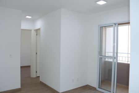 Sala de apartamento para alugar com 2 quartos, 42m² em Jardim Vazame, Embu das Artes
