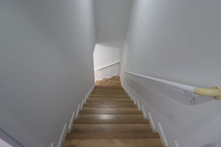 Apartamento à venda com 100m², 2 quartos e 1 vagaEscada