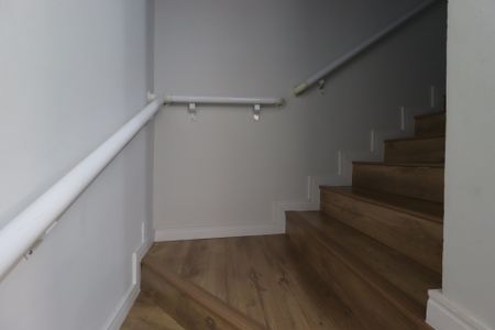 Apartamento à venda com 100m², 2 quartos e 1 vagaEscada