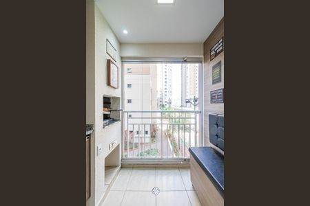 Varanda Sala de apartamento para alugar com 3 quartos, 74m² em Jardim Tupanci, Barueri