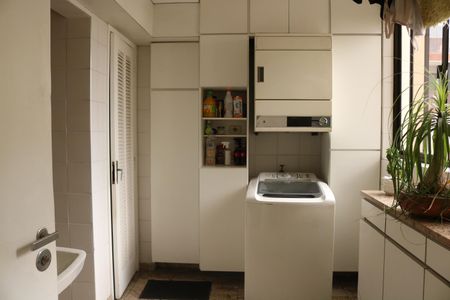 Apartamento à venda com 190m², 2 quartos e 1 vagaÁrea de Serviço