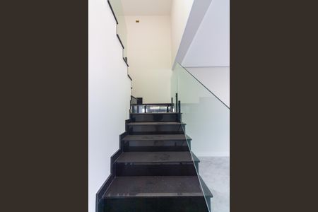 Escada de casa à venda com 3 quartos, 215m² em Jardim das Flores, Osasco